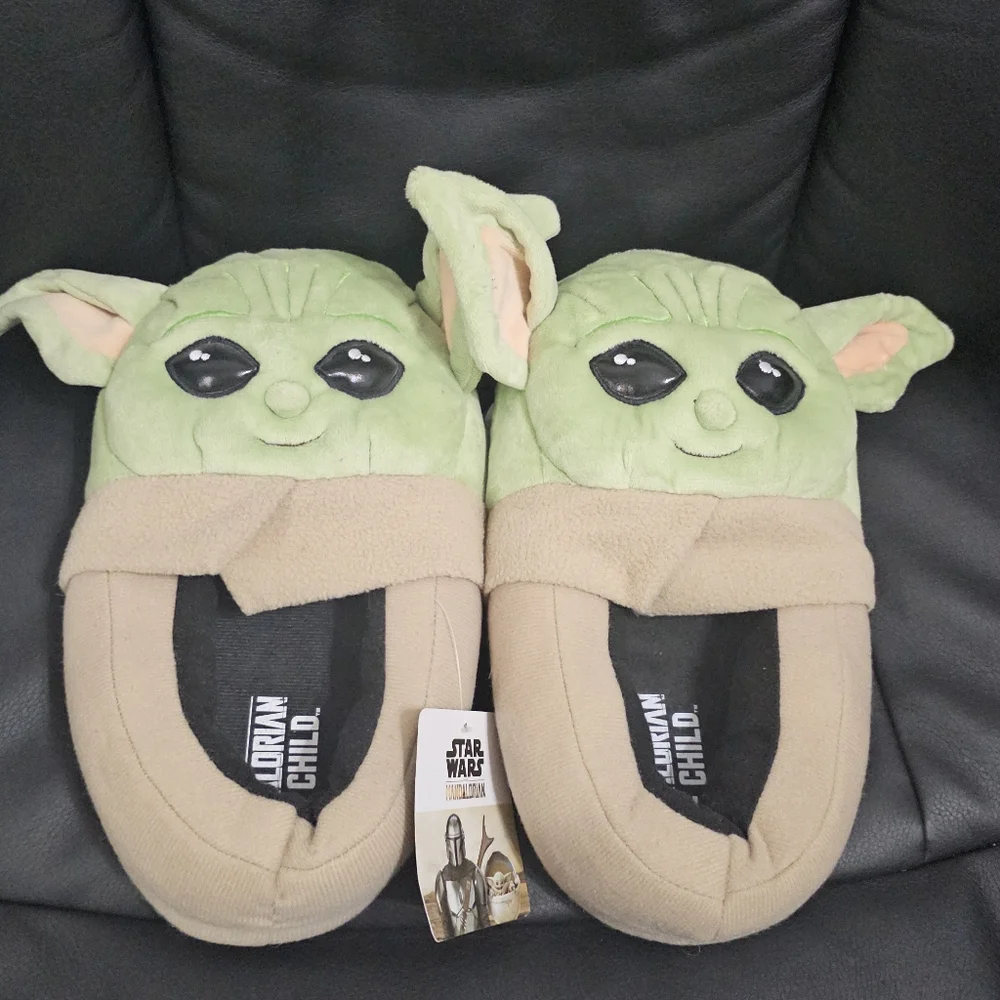 NWT❗️Star Wars The Mandalorian Grogu Youth Unisex Slippers Size 4-5